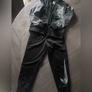 Toddler Boys Nike tracksuit zip up sz 3-4 years